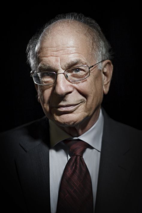 Daniel Kahneman, "Thinking, Fast and Slow" (USA 2011) Thinking Fast And Slow, Daniel Kahneman, Cognitive Bias, Second Doctor, Corporate Strategy, Fast And Slow, Brain Science, Psychology Degree, Money Book