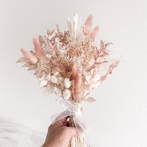 Flowers Pink Bouquet, Blush Flowers Bouquet, Flowers Anniversary, Bouquet Dried Flowers, Friendship Flowers, Pink Flower Arrangements, Simple Wedding Bouquets, Dried Flowers Bouquet, Anniversary Flowers