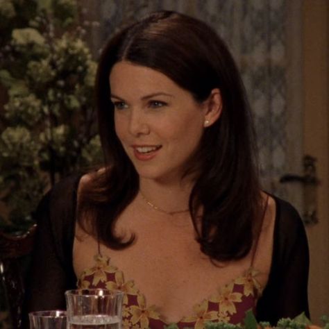 Lorelai Gilmore Hair, Gilmore Girls Characters, Team Logan, Lauren Graham, Lorelai Gilmore, Tv Characters, Gilmore Girls, Face Claims, Dyed Hair