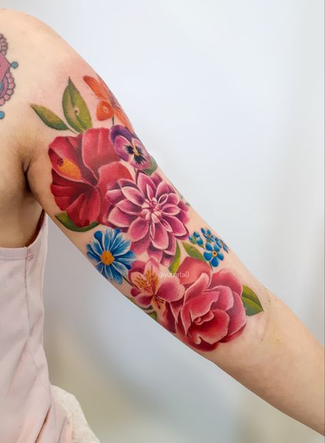 Flower tattoo, full sleeve tattoo, tatuaje femenino, flowers, tatuaje a color Bright Flower Tattoos, Tattoo Brazo Mujer, Lace Sleeve Tattoos, Tatuaje Cover Up, Fingerprint Tattoos, Colorful Flower Tattoo, Bright Tattoos, Rose Tattoos For Women, Roses Art