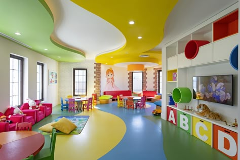 Daycare Front Entrance Ideas, Daycare Exterior, Daycare Interior Design, Daycare Floor Plans, Toddler Daycare Rooms, Child Care Center Design, Classroom Architecture, Daycare Room Design, Daycare Room Ideas