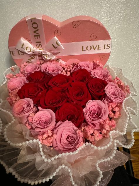 Handmade Forever Flowers Arrangement perfect for gifts or home decorations Heart Box Flower Arrangement, Heart Shape Flowers, Box Flower Arrangement, Bouquet Business, Box Arrangement, Roses Bouquet Gift, Eternal Flower, Romantic Ideas, Boquette Flowers