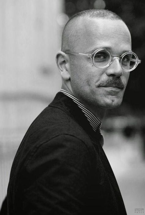 Bold Glasses, Mens Eye Glasses, Bald Men Style, Glasses Inspiration, Bald With Beard, Mens Glasses Fashion, Cool Glasses, Bald Men, Moustaches