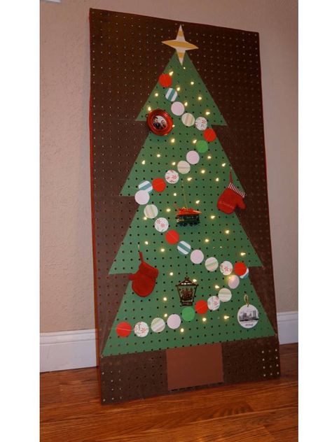 Pegboard Christmas Tree, http://www.iloverehabs.com/2012/11/28/peg-board-christmas-tree/ Natural Classroom, Peg Boards, Paparazzi Party, Christmas Crafty, Alternative Christmas Tree, Craft Display, Craft Show Displays, Family Christmas Ornaments, Holiday Christmas Tree