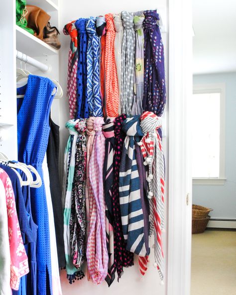 How To Store Scarves, Organiser Son Dressing, Clever Closet, How To Organize Your Closet, Best Closet Organization, Hanging Scarves, Closet Diy, Scarf Storage, Organized Closet