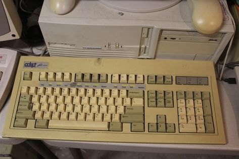 Best LOOKING keyboard? Old Keyboard, Vintage Keyboard, Retro Keyboard, Neolithic Revolution, The Machinist, Cassette Futurism, Keyboard Warrior, Vtuber Design, Music Corner