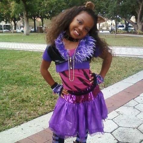 Monster High Costume DIY Monster High Costume, Costume Diy, Diy Costumes, Kids Costumes, Monster High, Trick Or Treat, Halloween, Pins, Quick Saves