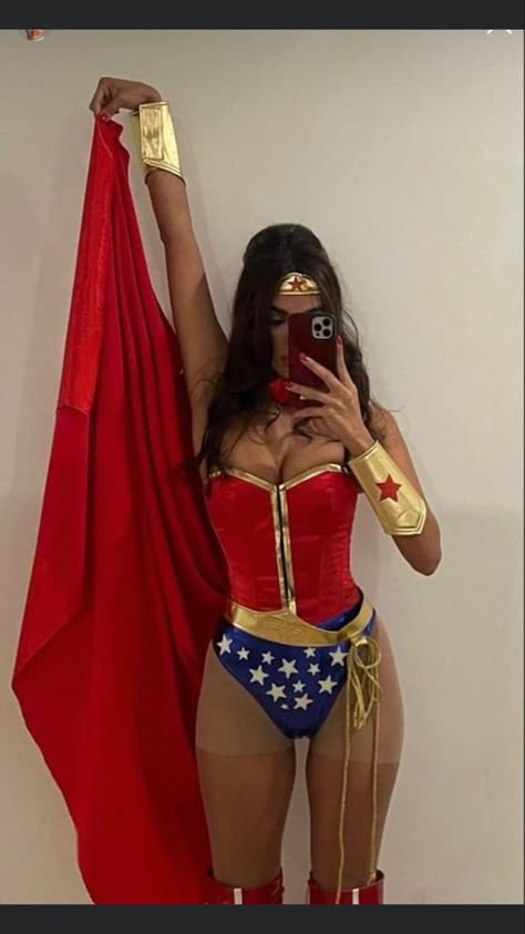 Wonder Woman Halloween, Wonder Woman Halloween Costume, Hot Halloween Outfits, Wonder Woman Cosplay, Pretty Halloween Costumes, Couples Halloween Outfits, Holloween Costume, Cute Couple Halloween Costumes, Wonder Woman Costume