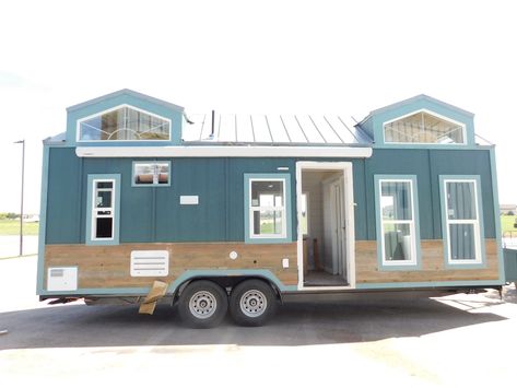 Tiny House On Wheels Floor Plans, Tiny House Plans On Wheels, Small Houses On Wheels, Tiny Homes On Wheels, Homes On Wheels, Custom Rv, Loft Flooring, Tiny Farmhouse, Off Grid Tiny House