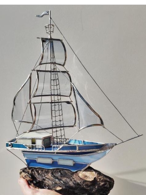 Painted Windows, Glass Boat, Navi A Vela, Glass Art Design, Model Sailboat, Wine Glass Art, Beach Glass Art, Glass Art Projects, Glass Making