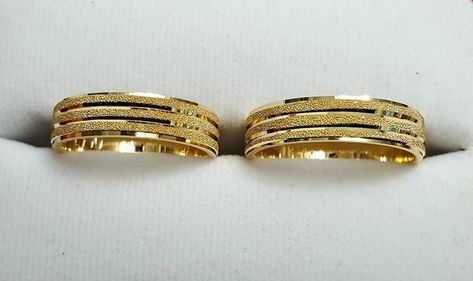 Band Ring Designs, Gents Rings, Latest Gold Ring Designs, Mens Wedding Rings Gold, Gold Jewelry Prom, Couple Ring Design, Wedding Ring Sets Unique, Timeless Engagement Ring, Gold Bangles For Women