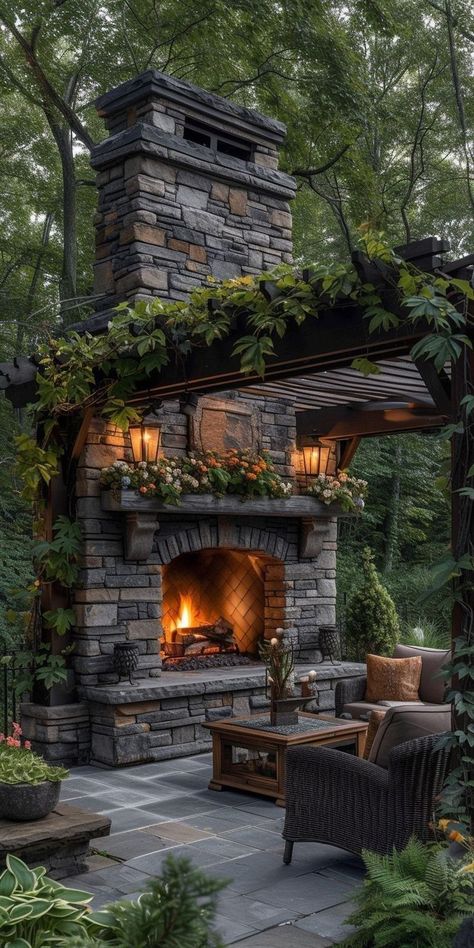 Tuscan Backyard, Tuscan Courtyard, Outdoor Fireplace Designs, Outdoor Fireplace Patio, زجاج ملون, Backyard Fireplace, Outdoor Decor Backyard, Country Design, Stone Houses