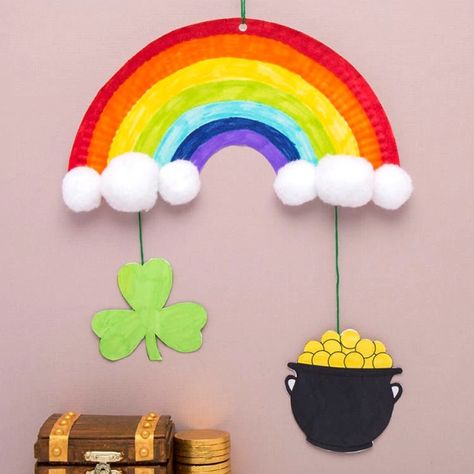 Sant Patrick, Saint Patricks Day Art, Fete Saint Patrick, Mobile Craft, March Crafts, Rainbow Mobile, St Patricks Crafts, St Patricks Day Crafts For Kids, San Patrick