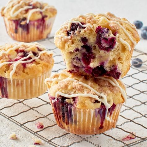 I’m checking out a delicious recipe for White Chocolate Blueberry Muffins Recipe from Baker’s! Chocolate Blueberry Muffins, Blueberry Chocolate Chip Muffins, Blueberry Muffins Recipe, Chocolate Blueberry, White Chocolate Recipes, Blueberry Breakfast Cake, Harris Teeter, Blueberry Chocolate, Breakfast Sweets