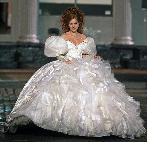 Enchanted (2007). Labyrinth Dress, Enchanted Movie, Enchanted Wedding Dress, Enchanted Dress, Giselle Dress, Disney Belle, Enchanted Wedding, Beautiful Wedding Gowns, Actrices Hollywood