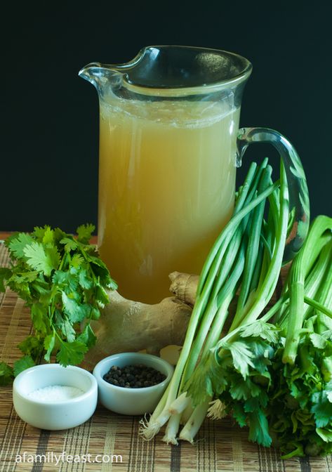 A flavorful Asian Chicken Stock that can be used for soups and other recipes. Ina Chicken, Singapore Chicken, Asian Soup Noodle, Chicken Stock Recipe, Recipe Japanese, Brown Chicken, Japanese Chicken, Food Fusion, Soup Chicken