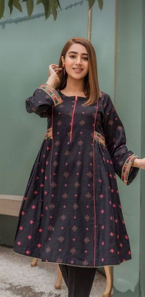 Simple Pakistani Dresses Casual Design, Latest Frock Designs For Women, Short Frocks For Women, Frock Designs For Women, Simple Frock Design, Pakistani Women Dresses, Latest Dress Design, Womens Trendy Dresses, Stylish Short Dresses