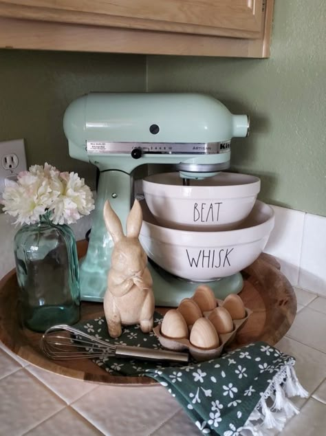 Mixing Bowl Decoration Ideas, Kitchen Aid Display Ideas, Kitchenaid Decor Ideas, Kitchen Mixer Decor, Kitchen Counter Decor Kitchenaid Mixer, Stand Mixer On Countertop Decor, Kitchen Aid Mixer Decorate, Stand Mixer Decor, Kitchenaid Decor