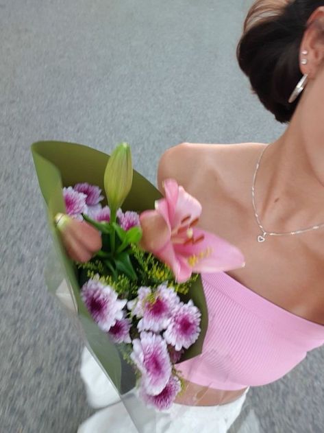 사진 촬영 포즈, Nothing But Flowers, Flower Therapy, Foto Ideas Instagram, Bouquet Of Flowers, Just Girl Things, Just Girly Things, Feminine Energy, Girly Girl