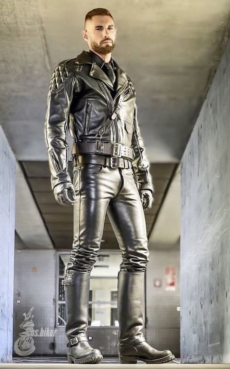 Leather Jacket Outfit Men, Leather Fashion Men, Mens Riding Boots, Mens Leather Clothing, Horse Riding Clothes, Suits Men Business, Handsome Older Men, Leather Gear, Leather Jacket Outfits