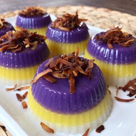 Filipino Party Food, Glutinous Rice Recipe, Sapin Sapin Recipe, Mango Sago Recipe, Dessert Filipino, Filipino Party, Rice Flour Recipes, Mango Desserts, Mango Sago