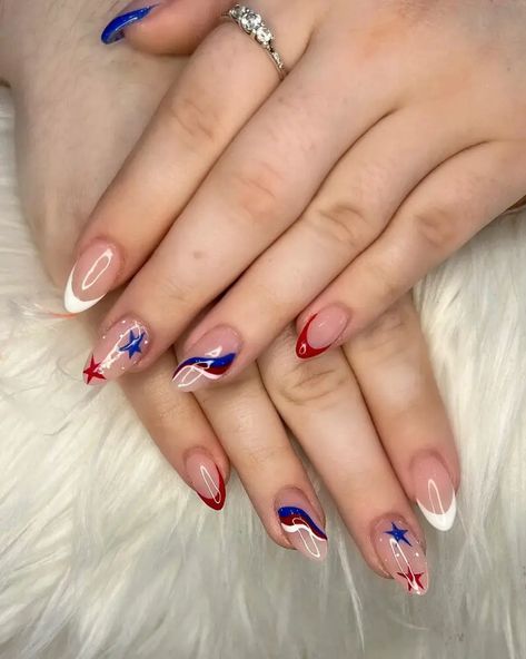 Explore 25 creative USA nails ideas perfect for the 4th of July. Discover designs ranging from simple and subtle to bold and intricate, featuring everything from natural almond shapes to chic French tips. Get inspired by easy DIY tips for acrylic, ombre, and chrome styles, showcasing art with American flags and more. Perfect for all nail types and shapes, these designs offer something for everyone, whether you prefer short, cute looks or long, elegant manicures. Acrylic Ombre, 4th Nails, American Nails, Usa Nails, Nail Types, Elegant Manicure, Cute Looks, 4th Of July Nails, American Flags