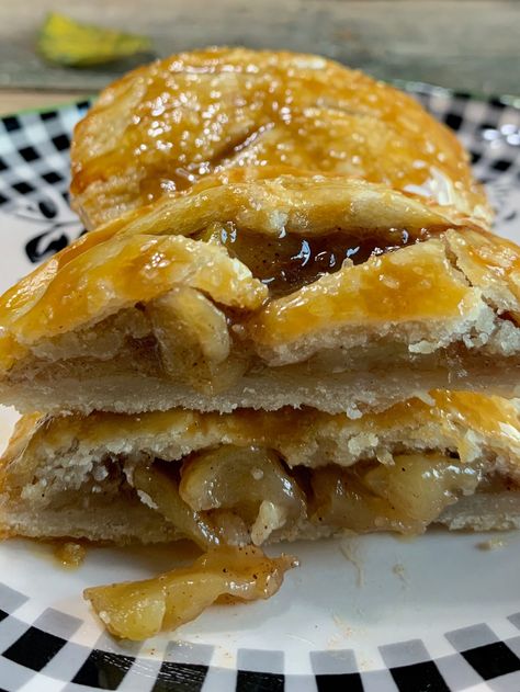 Apple Hand Pies - My Country Table Classic Cherry Delight, My Country Table, Toaster Strudel, Peach Dessert, Cherry Delight, Apple Hand Pies, Scrumptious Food, Country Table, Apple Filling