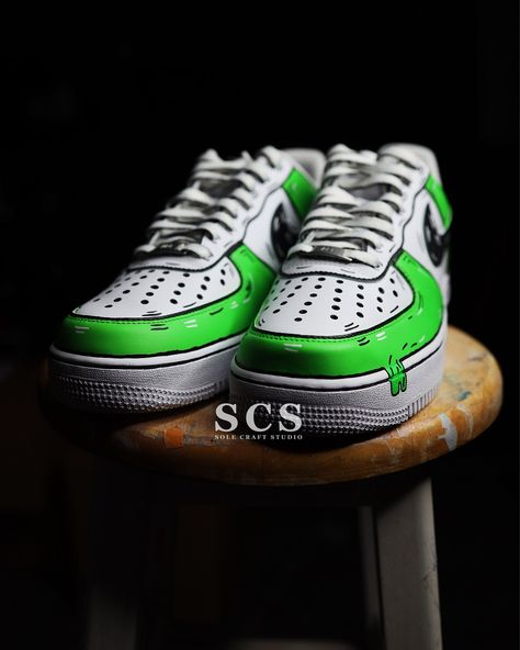 Cartoon Drip Custom Air Force 1’s. 🖌️👟. Available in various colors in our shop. Check them out! 🎨✨. . . . . . . #customshoes #customsneakers #cartoon #art #artist #painting #grinch #green #customairforceones #customairforce1 #sneakers #sneakerhead #sneakeraddict #sneakergallery #cartoonist #neon #kickstagram #kicksonfire #ootd #customkicks #colorful Custom Kicks, Custom Air Force 1, Sneakers Addict, Air Force Ones, Custom Sneakers, Artist Painting, Custom Shoes, Sneaker Head, Air Force 1