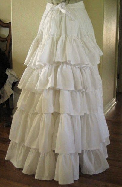 Ruffles on the back of a bustle petticoat Sewing Ruffles, Tips For Sewing, Skirt Diy, Sewing Projects For Beginners, Diy Couture, Sewing For Beginners, Sewing Tips, Historical Clothing, Sewing Techniques