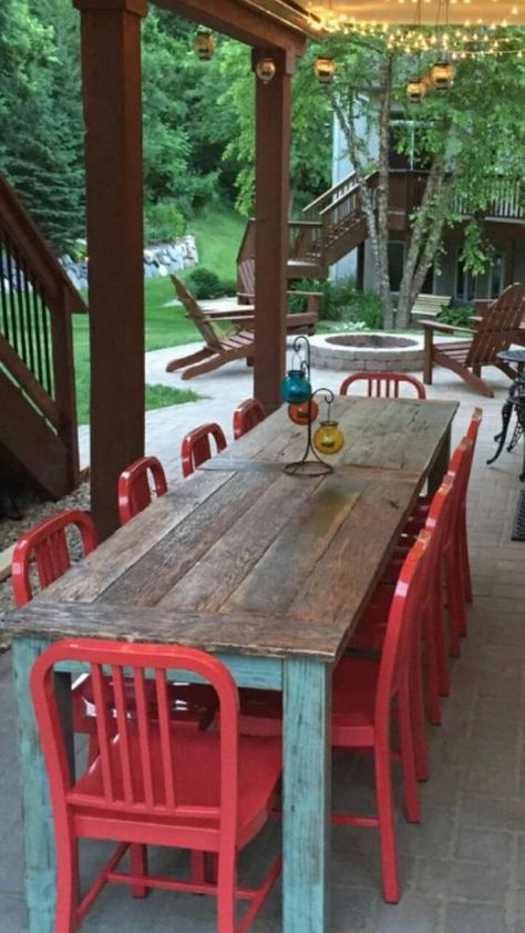 Farmhouse Backyard, Red Chairs, Farmhouse Dining Room Table, Reclaimed Wood Table, Deck Designs Backyard, Mesa Exterior, Farmhouse Dining Room, Farm Table, Outdoor Dining Area