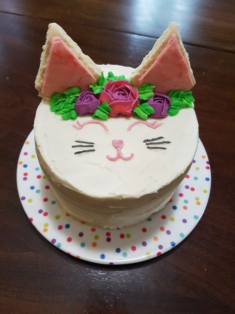 Simple kitten or cat first birthday cake. The ears are cookies! Picture For Birthday, Birthday Cake Cat, Birthday Cake Diy, Birthday Kitty, Cake Cat, Birthday Cake For Cat, Cake For Boyfriend, Teen Cakes, Birthday Cakes For Teens