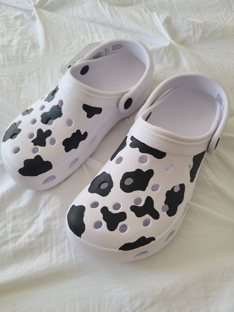 Cow Print Crocs, Painted Crocs, Cool Crocs, Crocs Aesthetic, Crocs Fashion, Nike Shoes Girls, Looks Country, Cute Shoes Heels, Cute Slippers