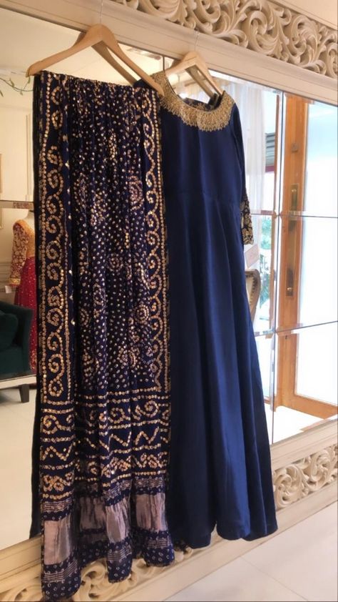 Dress For Pakistani Wedding, Bridal Dresses 2022, Plain Suits, Asian Wedding Dress Pakistani, Kosem Sultan, Designing Ideas, Crochet Cable, Dresses 2022, Pakistani Fancy Dresses