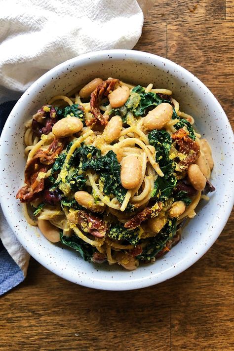 White Bean and Kale Vegan Pasta Recipe Kale Pasta Recipe, Vegan Pasta Recipe, White Bean And Kale, Sundried Tomato Pasta, Salad Kale, Kale Pasta, Vegan Pasta Recipes, Sundried Tomato, Vegan Soups