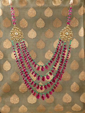 Satlada Necklace, Emerald And Diamond Necklace, Coral Jewelry Set, Pearl Necklace Designs, Jewelry Set Design, Beaded Necklace Designs, Antique Jewelry Indian, Black Beaded Jewelry, Wedding Jewellery Collection