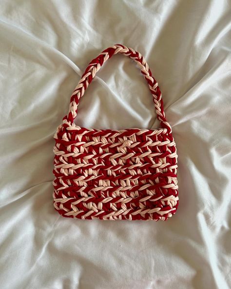 👛🪡 I’ll be adding a highlight with the measurements and prices very soon 🎀 #crochet #bag White Crochet Bag, Red And White Crochet, Ideas Crochet, White Crochet, Crochet Ideas, Crochet Bag, White Color, Red And White, Crochet