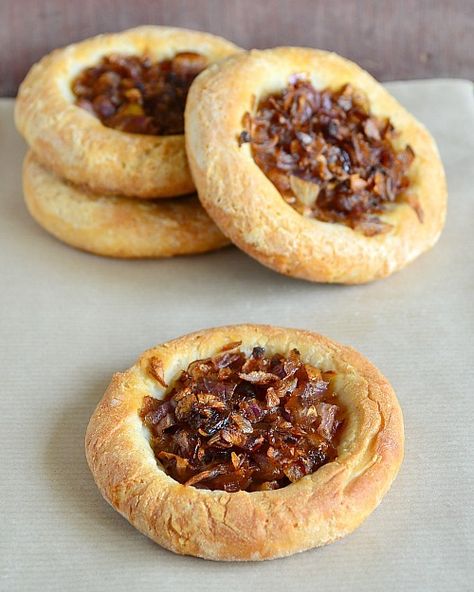 Bialys Recipe, Bialy Recipe, American Deli, Deli Recipes, Recipes Bread, Baking Bread Recipes, Caramelized Onion, Jewish Recipes, Christmas Snacks