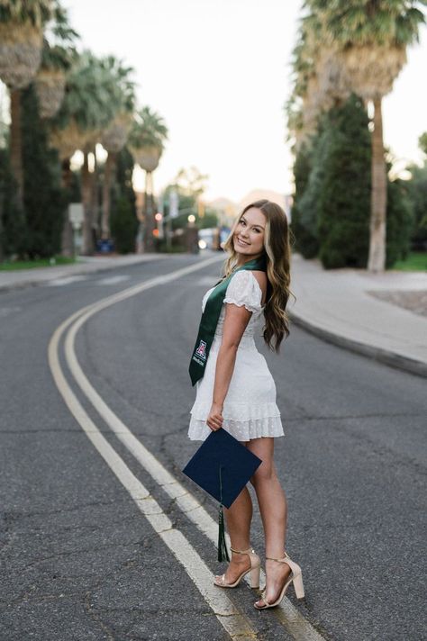 Graduation Poses Cap And Gown, University Of Arizona Graduation, Cap And Gown Photos, Nursing Graduation Pictures, College Graduation Pictures Poses, Grad Photography, Graduation Photography Poses, College Graduation Pictures, Graduation Poses