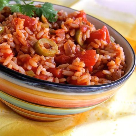 Quick Spanish Rice Recipe Vegan Spanish Rice Recipe, Quick Spanish Rice, Easy Spanish Rice, Spanish Rice Easy, Quick Rice, Spanish Rice Recipe, Rice Side, Rice Recipes For Dinner, Rice Side Dishes