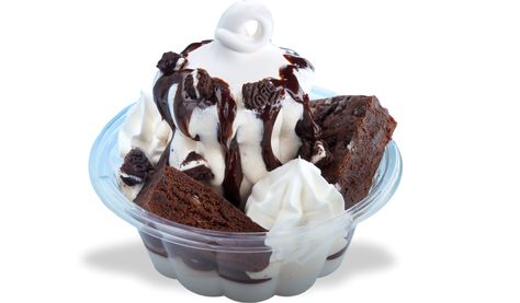 Earthquake Brownie/ only in my dreams Dairy Queen Blizzard, Milk Chocolate Brownies, Hot Fudge Topping, Dairy Free Appetizers, Oreo Brownie, Brownie Sundae, Oreo Brownies, Copycat Restaurant Recipes, Easy Pie