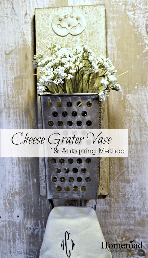 Cheese Grater Vase and an antiquing method to use when you don't have an old one!  www.homeroad.net Cheese Grater Crafts, Antique Booth Ideas, Vase Transparent, Verre Design, Cheese Grater, Wooden Vase, Antique Kitchen, Diy Vase, Antique Decor