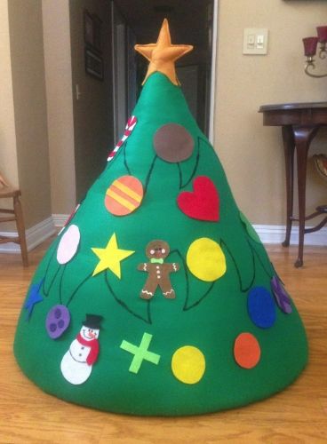 Felt Christmas Tree For Toddlers Tree Teepee, Toddler Christmas Tree, Christmas Party Games For Kids, Christmas Tree Decorating Tips, Kids Christmas Party, Alternative Christmas Tree, Alternative Christmas, Felt Christmas Tree, Felt Board