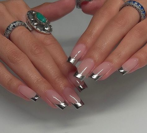 Beyonce Concert Nails Inspiration, Silver Tip Nails, Chrome Nails Silver, Concert Nails, Tapered Square Nails, Chrome Nails Designs, French Tip Acrylic Nails, Casual Nails, Clean Nails