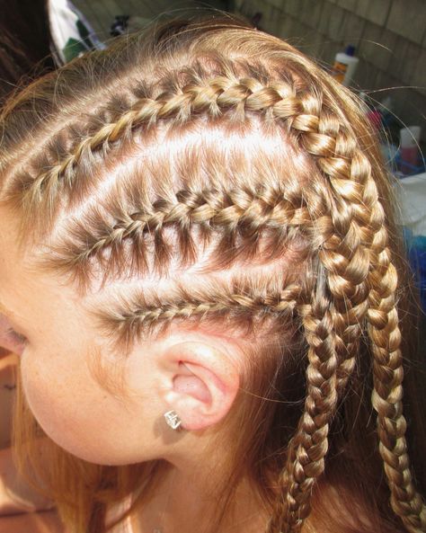 Corn rows -  braid hairstyles Corn Rose Braid, Accent Braids, Corn Row, Rose Braid, Corn Rows, Pinterest Ideas, Protective Style, Cornrows Braids, Zebra Stripes