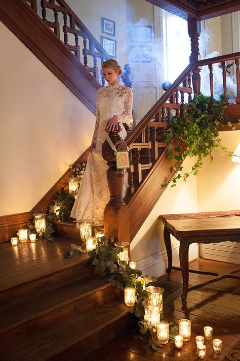 Staircase Candles, Woods Wedding Ideas, Wedding Stairs, Wedding Staircase, Woods Wedding, Friday Wedding, Cottage Wedding, Home Wedding Decorations, Wedding Chicks