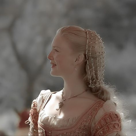 Borgia Aesthetic, Targaryen Beauty, Lannister Aesthetic, 1400s Fashion, Everything Burns, The Borgia, Holliday Grainger, Lucrezia Borgia, Robb Stark