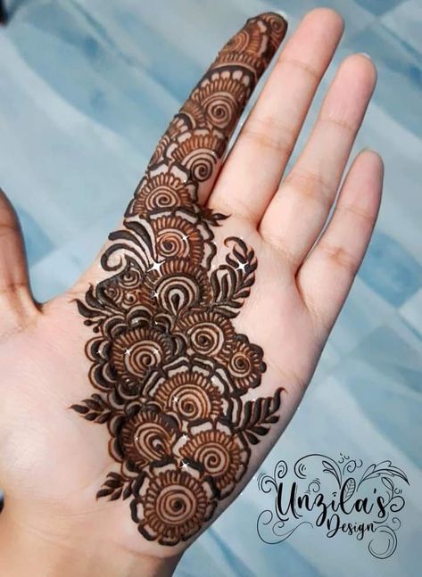 Cone Designs For Hands Front Side, Back Hand Mendhi Degin, Henna Designs Aesthetic, Gorgeous Henna Designs, Mehandi Ideas, Poetry Friendship, Cone Designs, Beautiful Simple Mehndi Design, Back Hand Mehndi Design