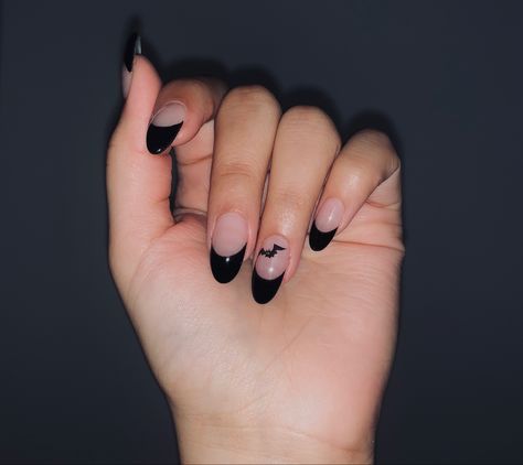 Bat Nails Halloween, Bat Nails, Fire Nails, Pretty Acrylic Nails, Black Nails, Halloween Nails, How To Do Nails, Short Nails, Nail Inspo