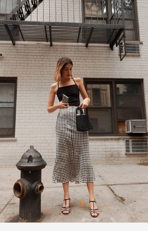 Gingham Skirt Outfit, Summery Outfits, Minimalistic Outfits, Aesthetic Ootd, Midi Skirt Outfit, 여름 스타일, Gingham Skirt, French Girl Style, Spring Fever