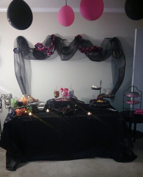 Pink and black Pink And Black Birthday Party Decoration, Black And Pink Birthday Theme, Pink And Black Birthday, Pink Birthday Theme, 22nd Bday, Black N Red, Pink Goth, Black Birthday, Scene Queens